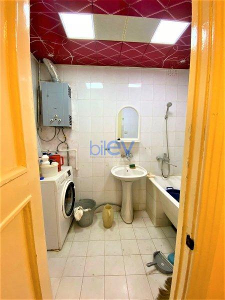 Satılır 2 otaqlı Köhnə Tikili  60m², Bakı