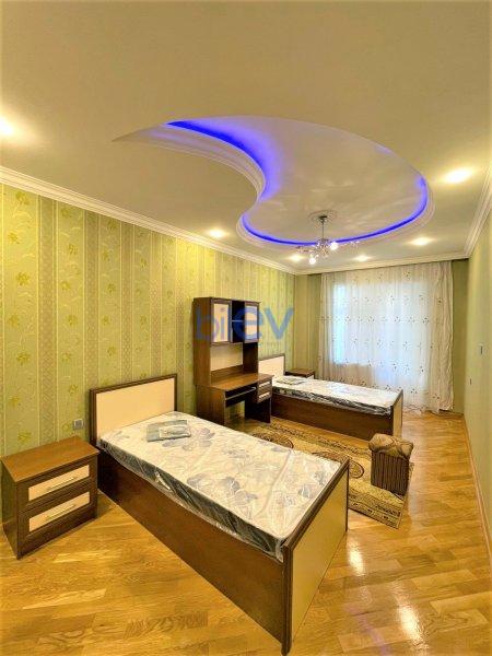 Kirayə (aylıq) 3 otaqlı Yeni Tikili  130m², Bakı