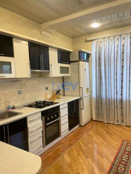 Kirayə (aylıq) 3 otaqlı Yeni Tikili  132m², Bakı