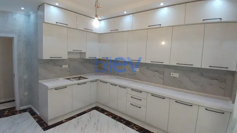 Satılır 4 otaqlı Yeni Tikili  178m², Bakı