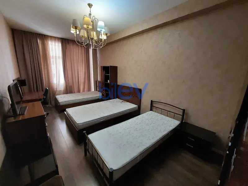 Kirayə (aylıq) 3 otaqlı Yeni Tikili  140m², Bakı