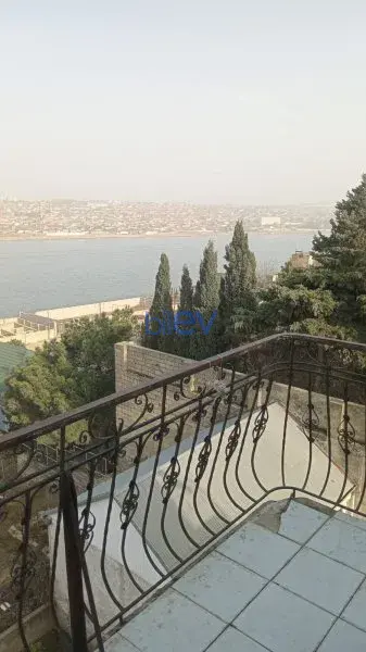 Satılır 8 otaqlı Həyət evi  495m², Bakı