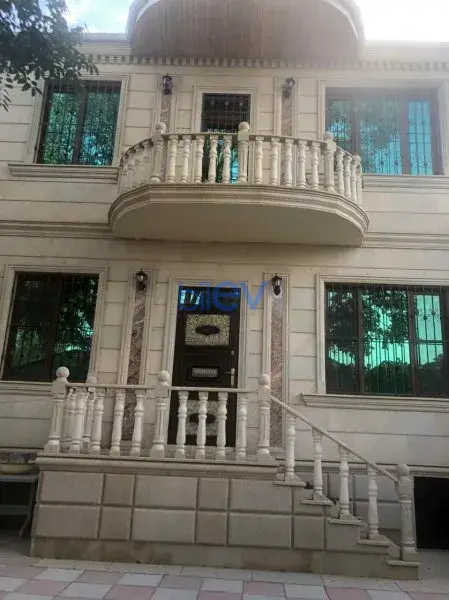 Satılır 5 otaqlı Həyət evi  200m², Bakı