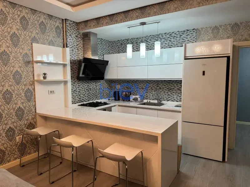 Kirayə (aylıq) 3 otaqlı Yeni Tikili  100m², Bakı
