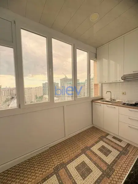 Kirayə (aylıq) 3 otaqlı Yeni Tikili  87m², Bakı