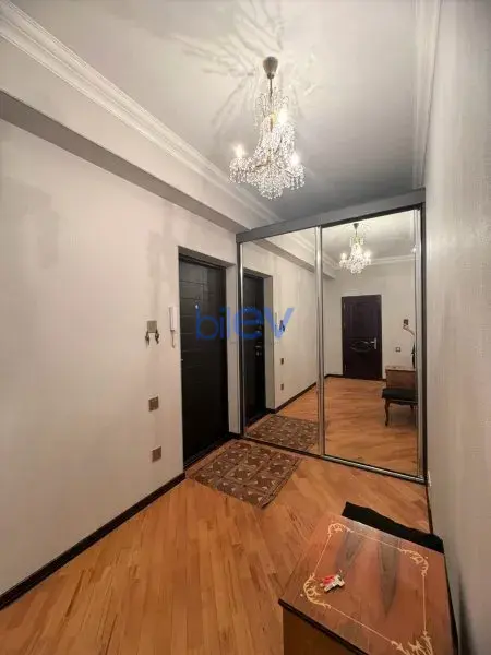 Kirayə (aylıq) 3 otaqlı Yeni Tikili  87m², Bakı