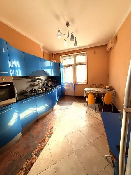 Satış 6 otaqlı Yeni Tikili bina evi  250m², Bakı