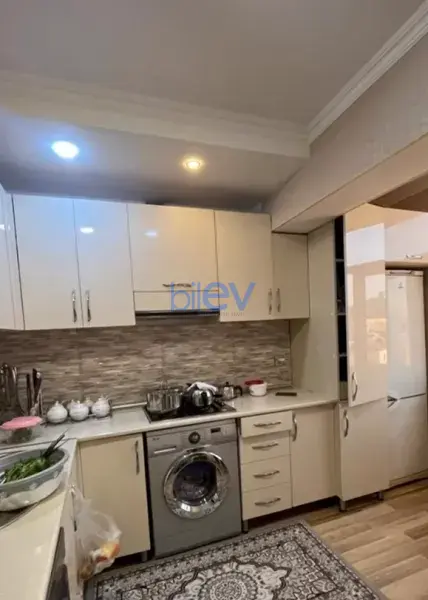Satış 3 otaqlı Köhnə Tikili bina evi  75m², Bakı