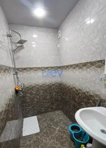 Satış 3 otaqlı Köhnə Tikili bina evi  75m², Bakı