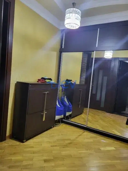 Satış 2 otaqlı Köhnə Tikili bina evi  55m², Bakı