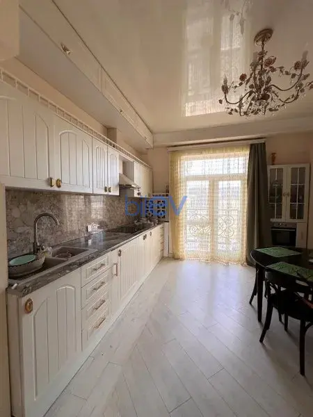 Aylıq Kirayə 3 otaqlı Yeni Tikili bina evi  145m², Bakı
