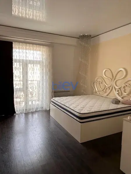 Aylıq Kirayə 3 otaqlı Yeni Tikili bina evi  145m², Bakı