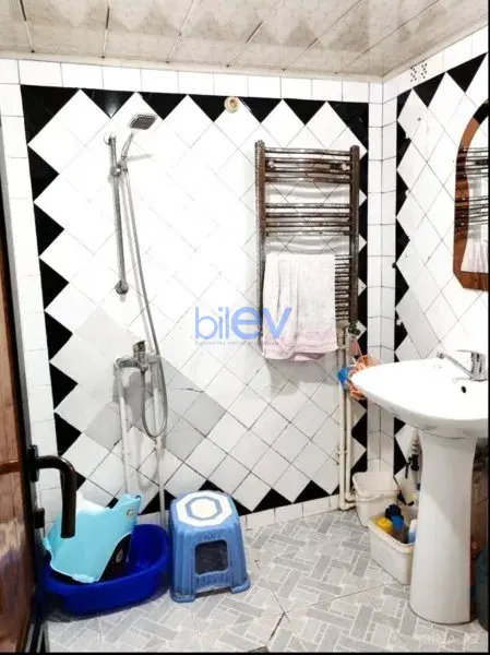 Aylıq Kirayə 3 otaqlı Köhnə Tikili bina evi  100m², Bakı