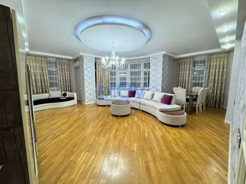 Aylıq Kirayə 4 otaqlı Yeni Tikili bina evi  200m², Bakı
