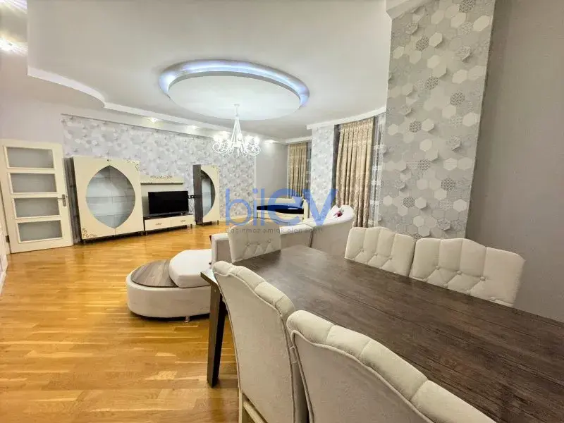 Aylıq Kirayə 4 otaqlı Yeni Tikili bina evi  200m², Bakı