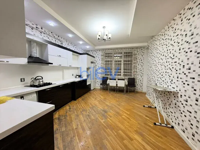 Aylıq Kirayə 4 otaqlı Yeni Tikili bina evi  200m², Bakı