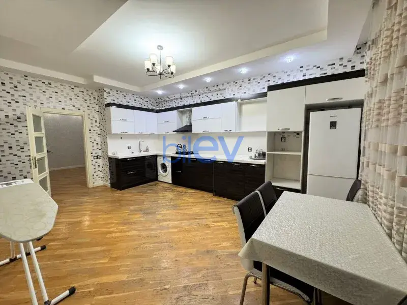 Aylıq Kirayə 4 otaqlı Yeni Tikili bina evi  200m², Bakı
