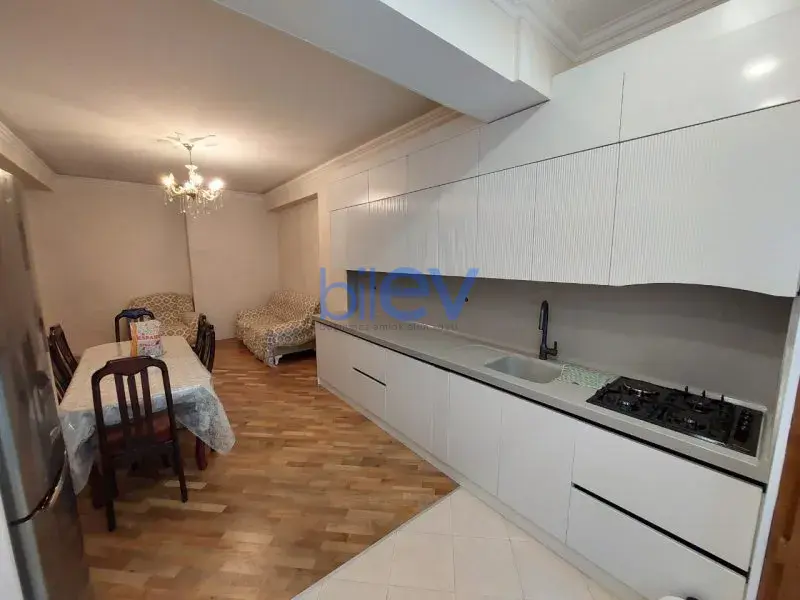 Aylıq Kirayə 3 otaqlı Yeni Tikili bina evi  120m², Bakı