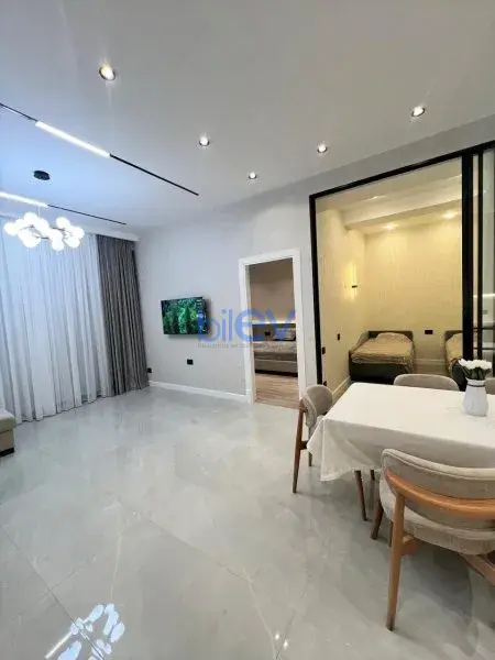 Aylıq Kirayə 3 otaqlı Yeni Tikili bina evi  85m², Bakı