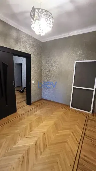Aylıq Kirayə 2 otaqlı Köhnə Tikili bina evi  65m², Bakı