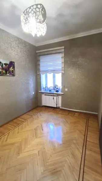 Aylıq Kirayə 2 otaqlı Köhnə Tikili bina evi  65m², Bakı