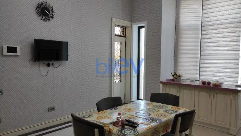 Aylıq Kirayə 6 otaqlı Həyət evi  340m², Bakı