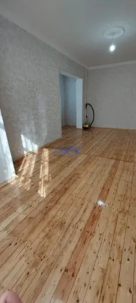 Satış 2 otaqlı Köhnə Tikili bina evi  65m², Bakı
