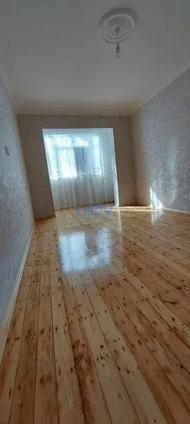 Satış 2 otaqlı Köhnə Tikili bina evi  65m², Bakı