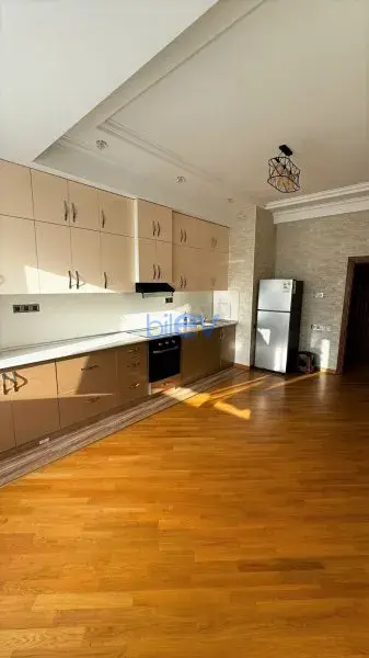 Aylıq Kirayə 3 otaqlı Yeni Tikili bina evi  132m², Bakı