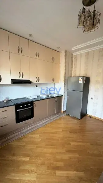 Aylıq Kirayə 3 otaqlı Yeni Tikili bina evi  132m², Bakı