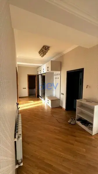 Aylıq Kirayə 3 otaqlı Yeni Tikili bina evi  132m², Bakı