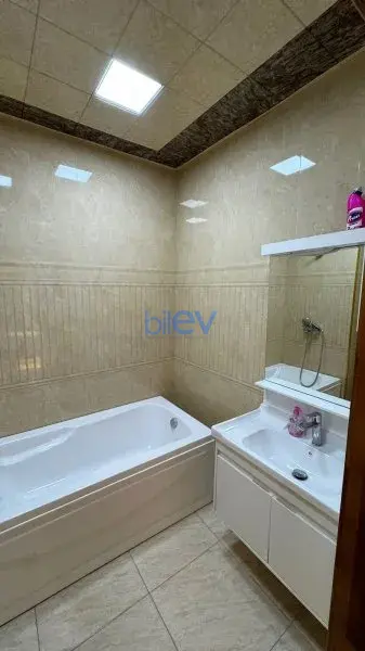Aylıq Kirayə 3 otaqlı Yeni Tikili bina evi  132m², Bakı