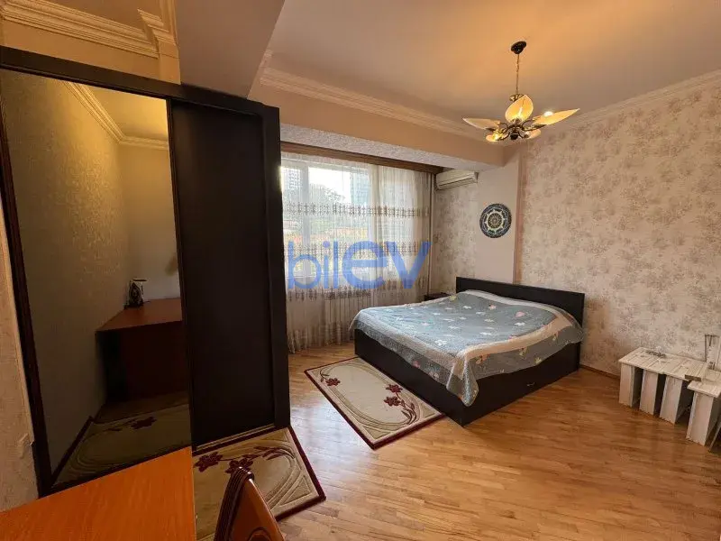 Aylıq Kirayə 3 otaqlı Yeni Tikili  130m², Bakı
