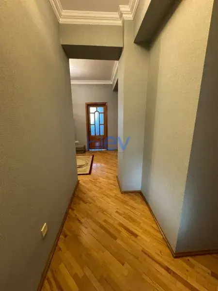 Aylıq Kirayə 3 otaqlı Yeni Tikili  130m², Bakı
