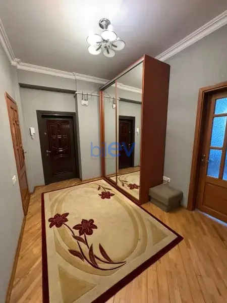 Aylıq Kirayə 3 otaqlı Yeni Tikili  130m², Bakı