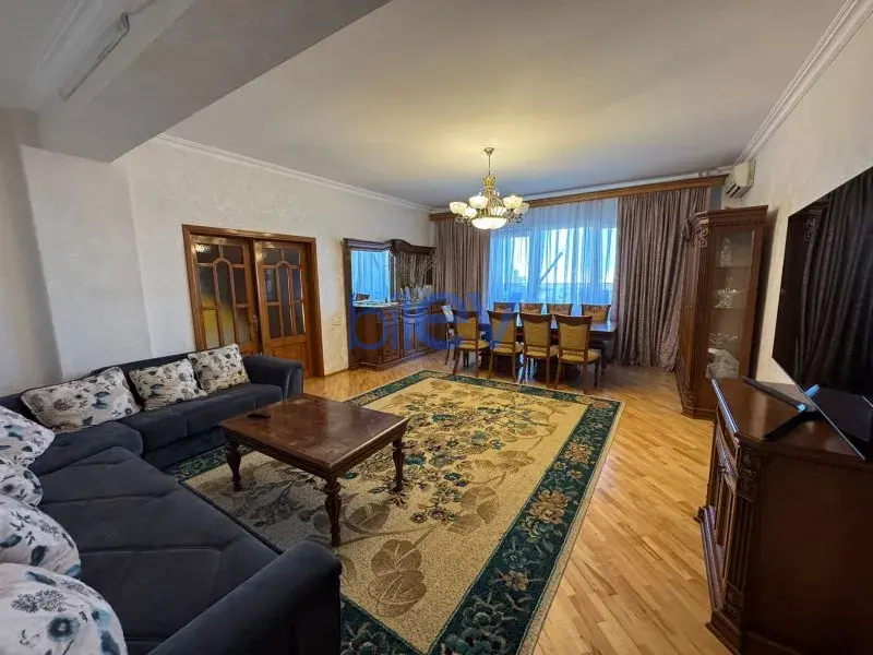 Aylıq Kirayə 3 otaqlı Yeni Tikili  130m², Bakı