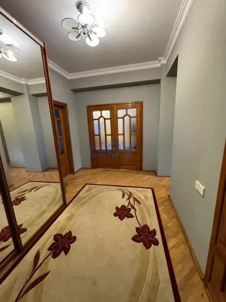Aylıq Kirayə 3 otaqlı Yeni Tikili  130m², Bakı