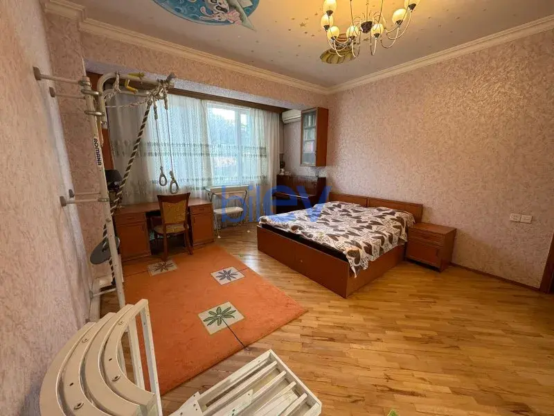 Aylıq Kirayə 3 otaqlı Yeni Tikili  130m², Bakı