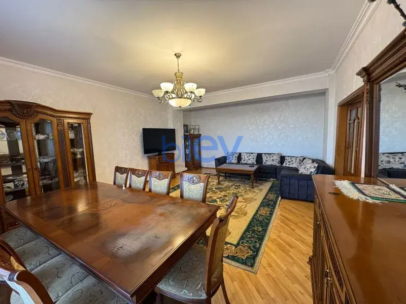 Aylıq Kirayə 3 otaqlı Yeni Tikili  130m², Bakı