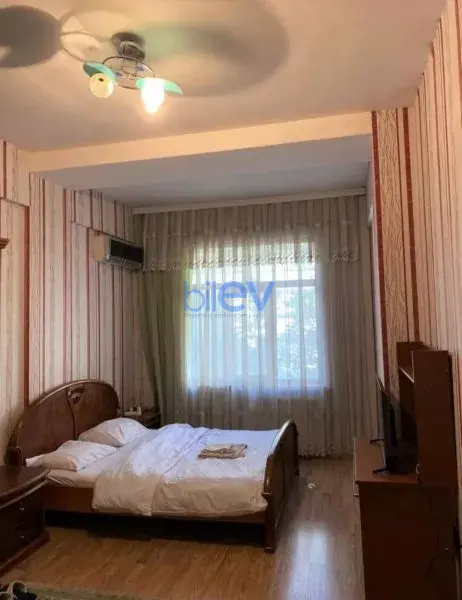 Aylıq Kirayə 3 otaqlı Yeni Tikili bina evi  140m², Bakı