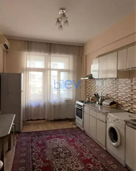 Aylıq Kirayə 3 otaqlı Yeni Tikili bina evi  140m², Bakı