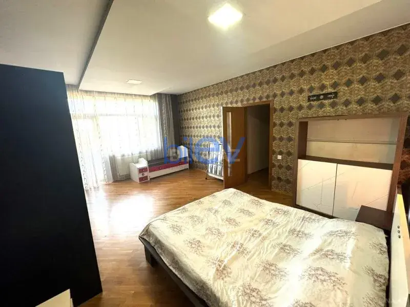 Aylıq Kirayə 3 otaqlı Yeni Tikili bina evi  180m², Bakı