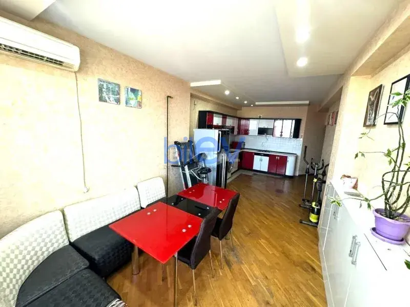 Aylıq Kirayə 3 otaqlı Yeni Tikili bina evi  180m², Bakı
