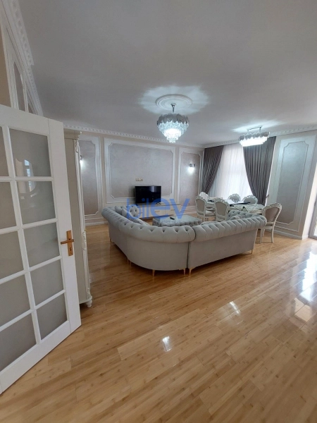 Satış 4 otaqlı Köhnə Tikili bina evi  215m², Bakı