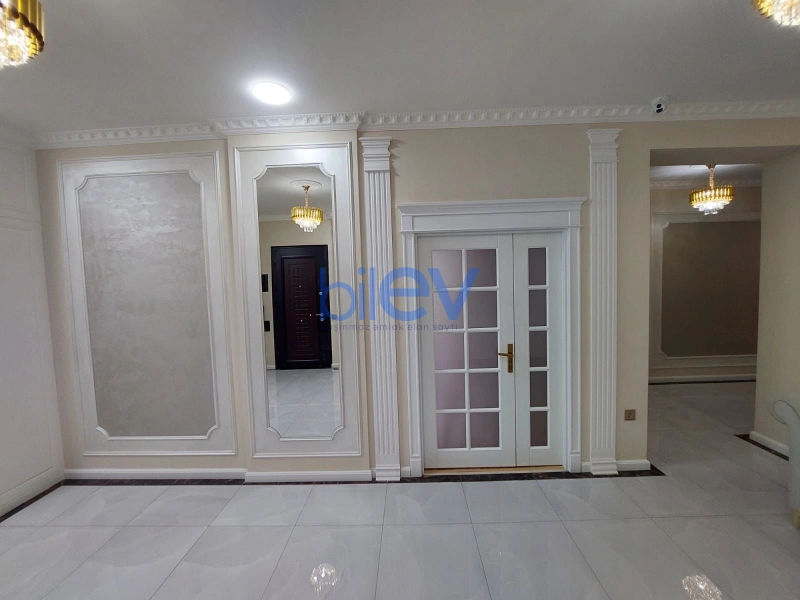Satış 4 otaqlı Köhnə Tikili bina evi  215m², Bakı