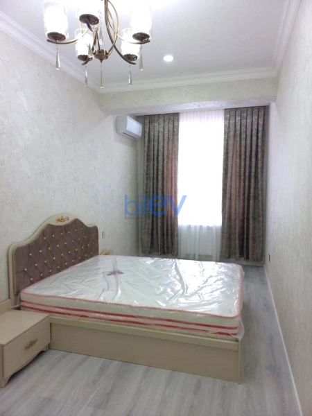 Aylıq Kirayə 4 otaqlı Yeni Tikili bina evi  128m², Bakı