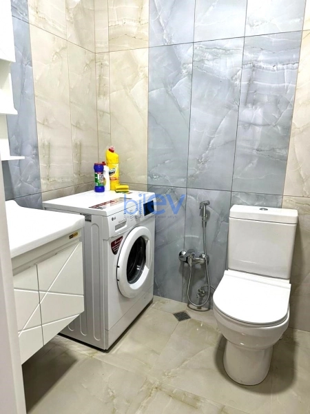Aylıq Kirayə 4 otaqlı Yeni Tikili bina evi  128m², Bakı