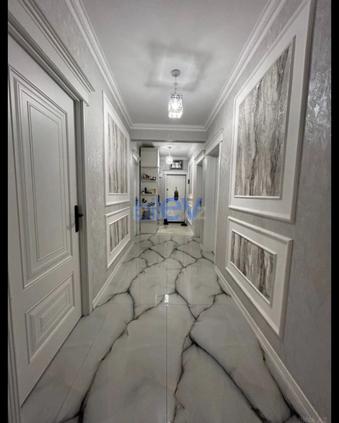 Satış 5 otaqlı Köhnə Tikili bina evi  110m², Bakı