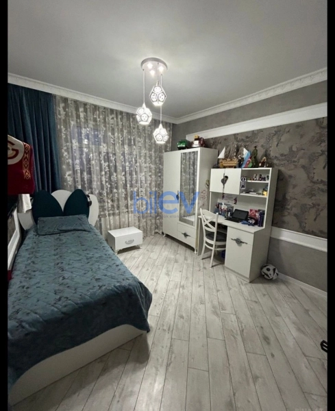 Satış 5 otaqlı Köhnə Tikili bina evi  110m², Bakı