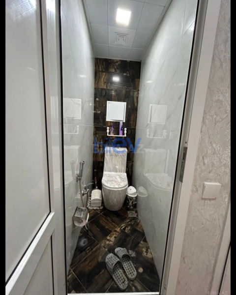 Satış 5 otaqlı Köhnə Tikili bina evi  110m², Bakı